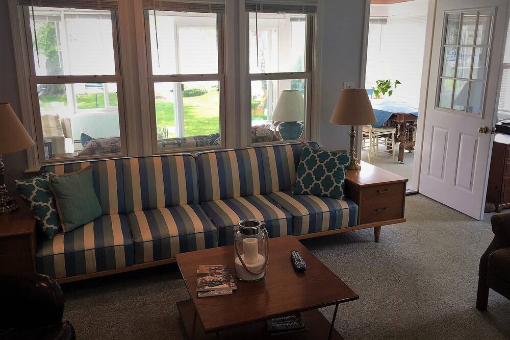 Photo of Livingroom in Ashville