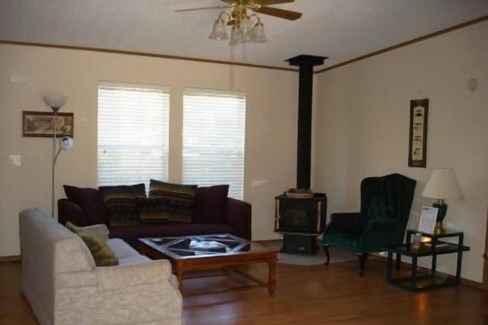 Photo of Livingroom in Lakeview