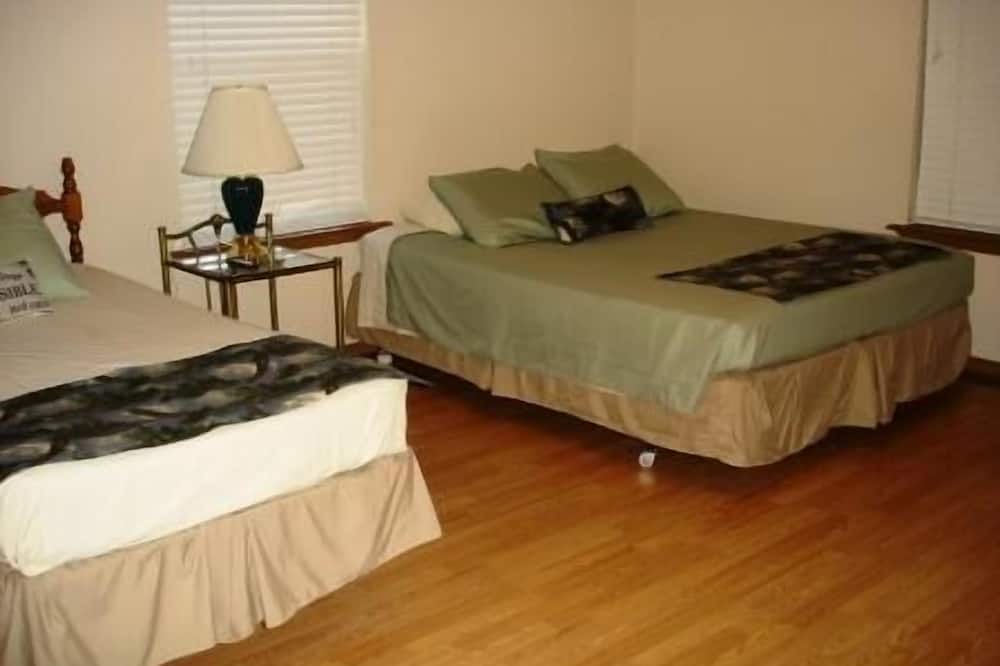Photo of Bedroom in Lakeview