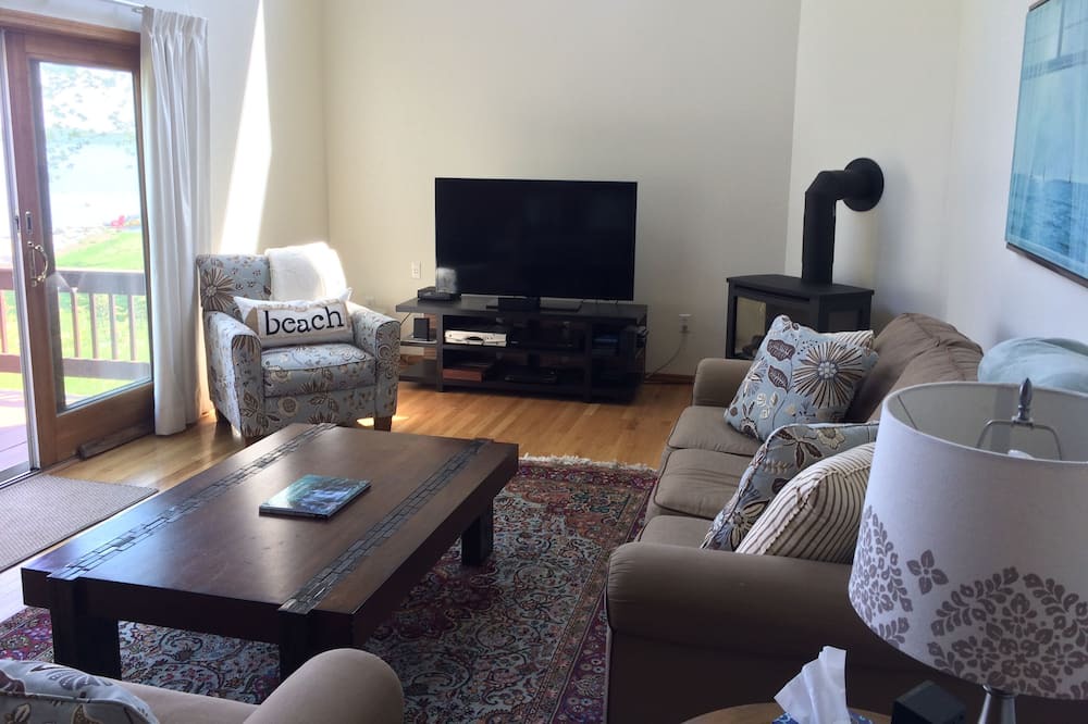 Photo of Livingroom in Chazy