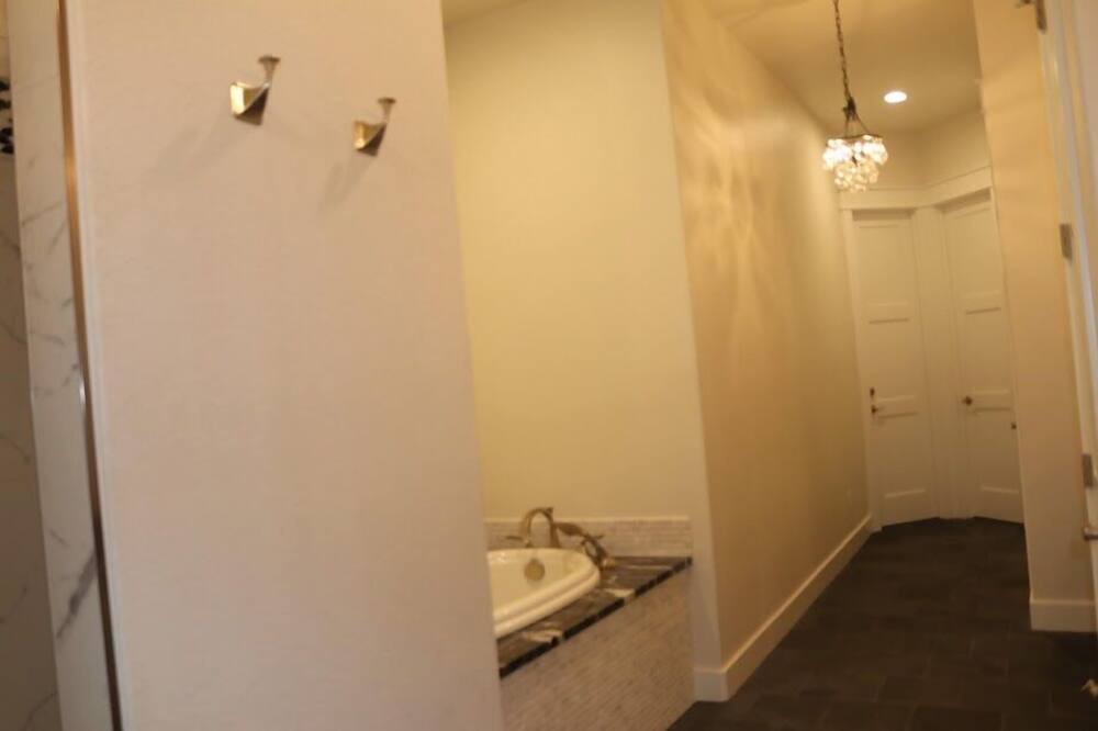 Photo of Bathroom in Horseshoe Bay West