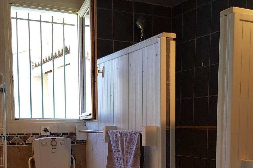 Photo of Bathroom in Montredon-des-Corbieres