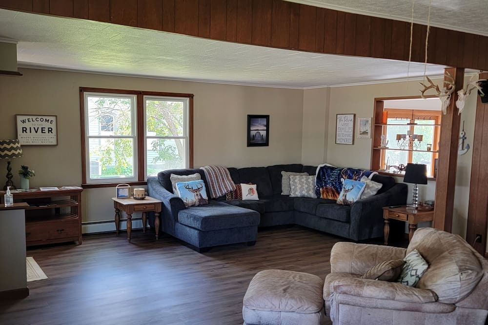 Photo of Livingroom in Guttenberg