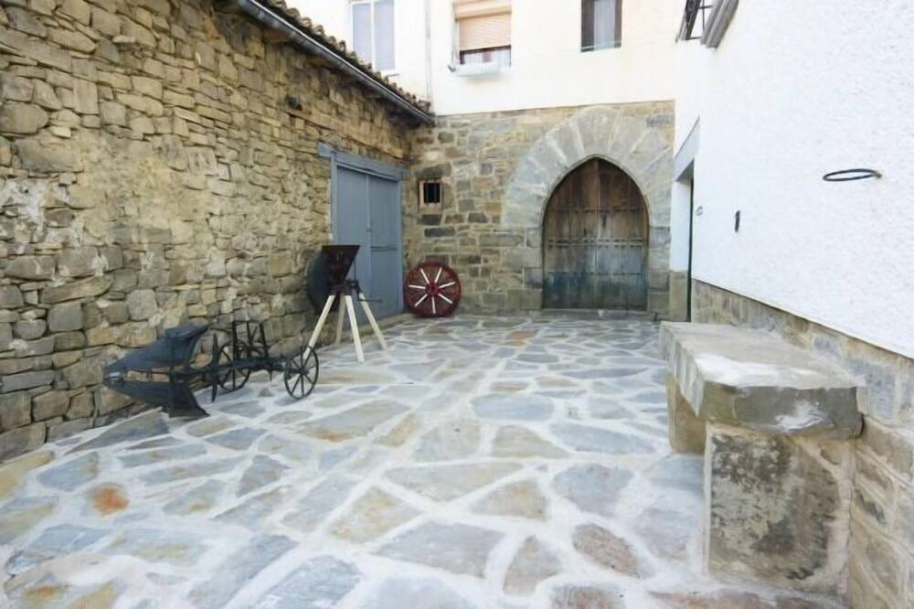 Photo of Patio Balcony in Ibilcieta