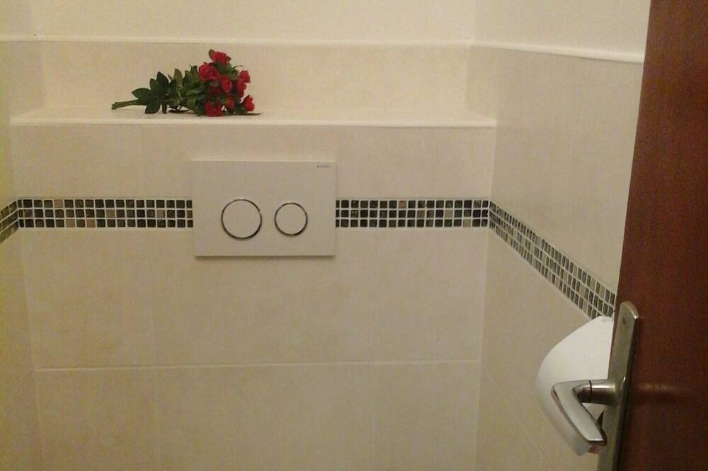 Photo of Bathroom in La Jetee