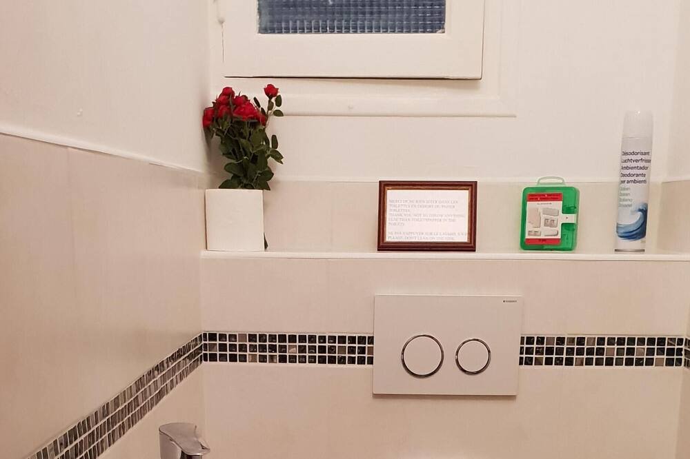 Photo of Bathroom in La Jetee