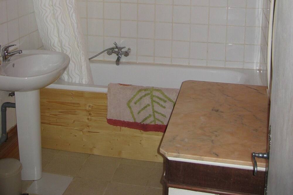 Photo of Bathroom in Auriac