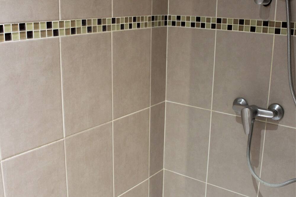 Photo of Bathroom in Villeneuve-sous-Dammartin