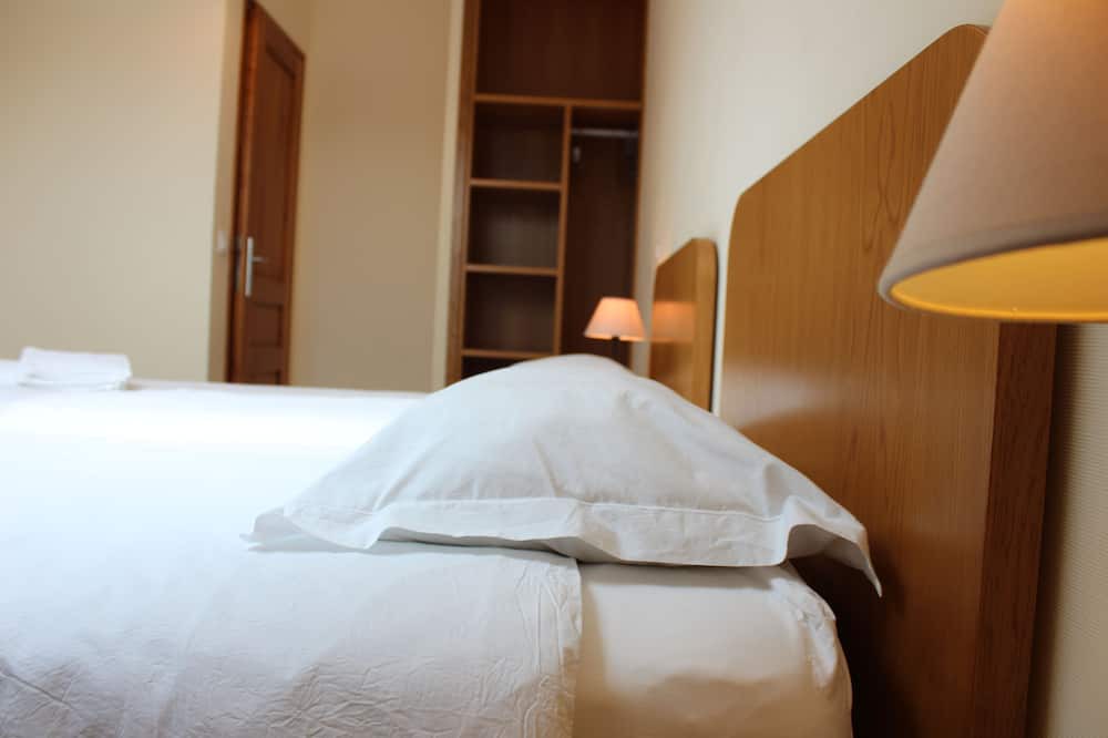 Photo of Bedroom in Villeneuve-sous-Dammartin