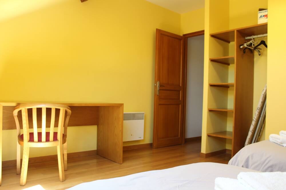Photo of Bedroom in Villeneuve-sous-Dammartin