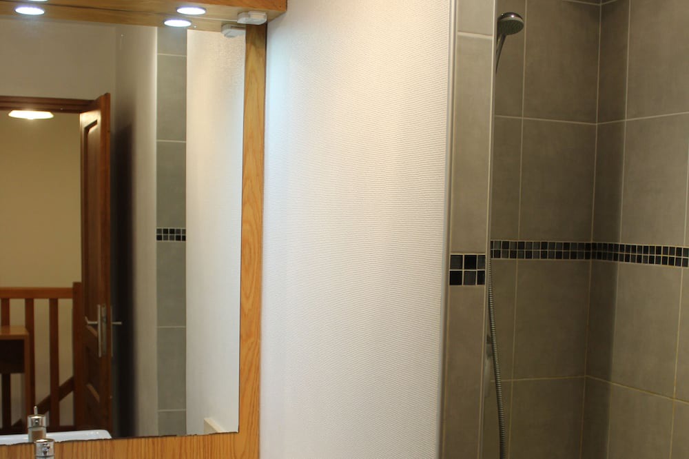 Photo of Bathroom in Villeneuve-sous-Dammartin