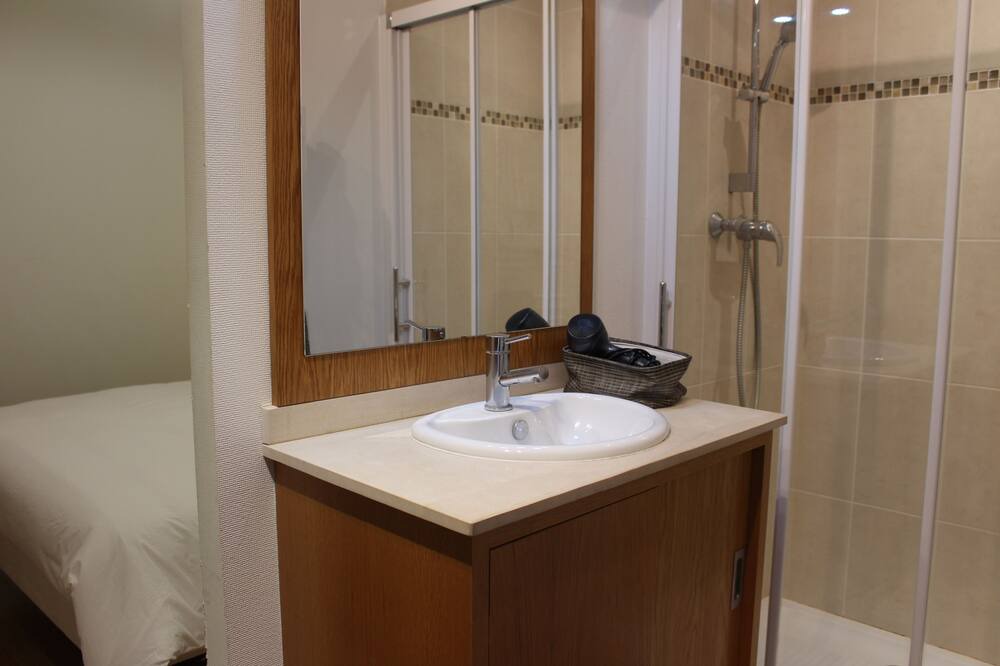 Photo of Bathroom in Villeneuve-sous-Dammartin