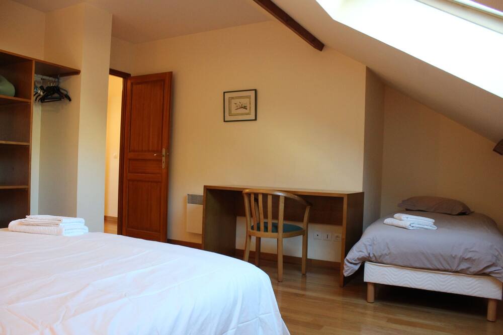 Photo of Bedroom in Villeneuve-sous-Dammartin