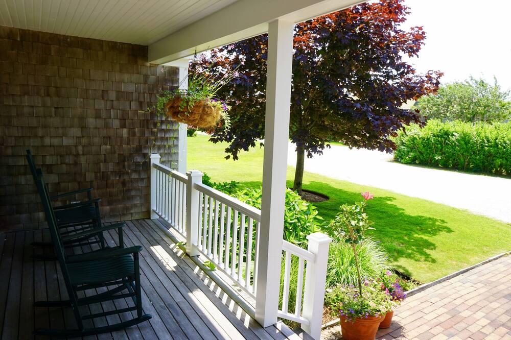 Photo of Patio Balcony in Brant Point