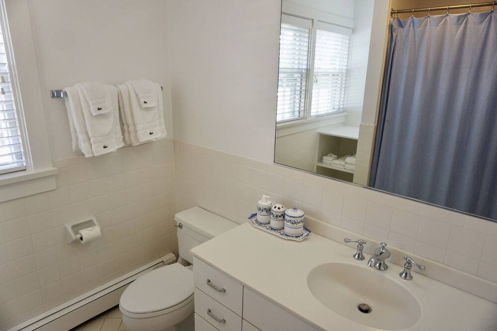 Photo of Bathroom in Brant Point
