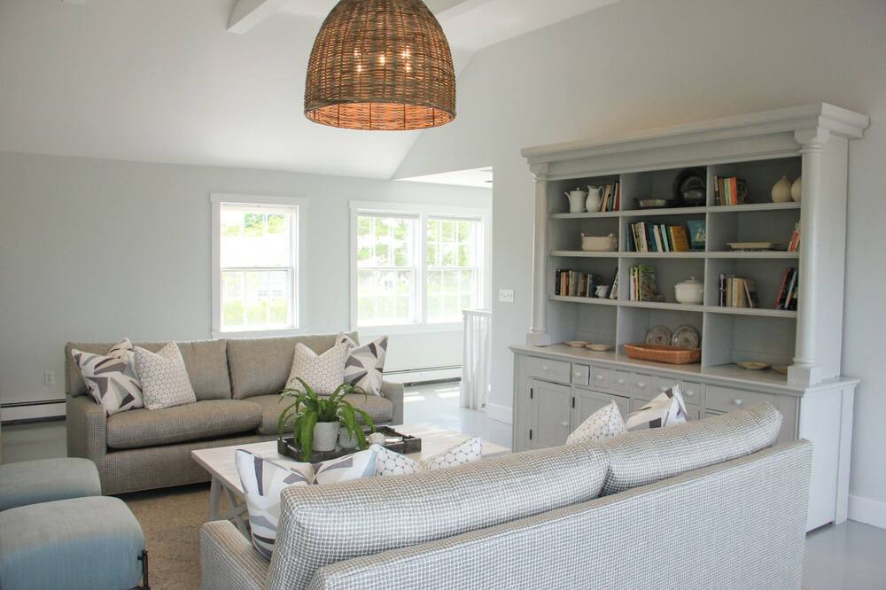 Photo of Livingroom in Brant Point