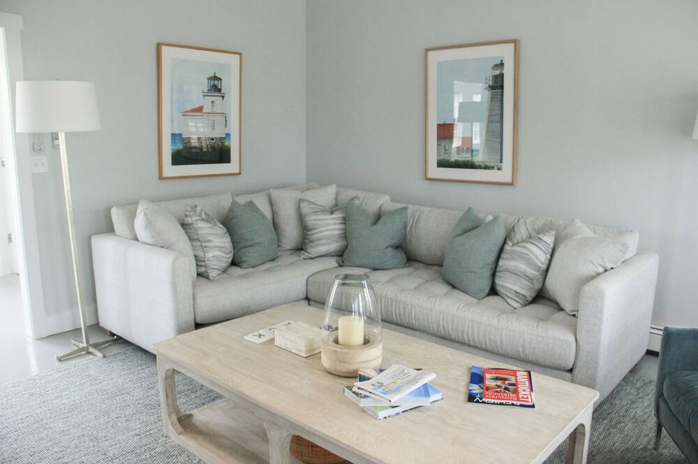 Photo of Livingroom in Brant Point