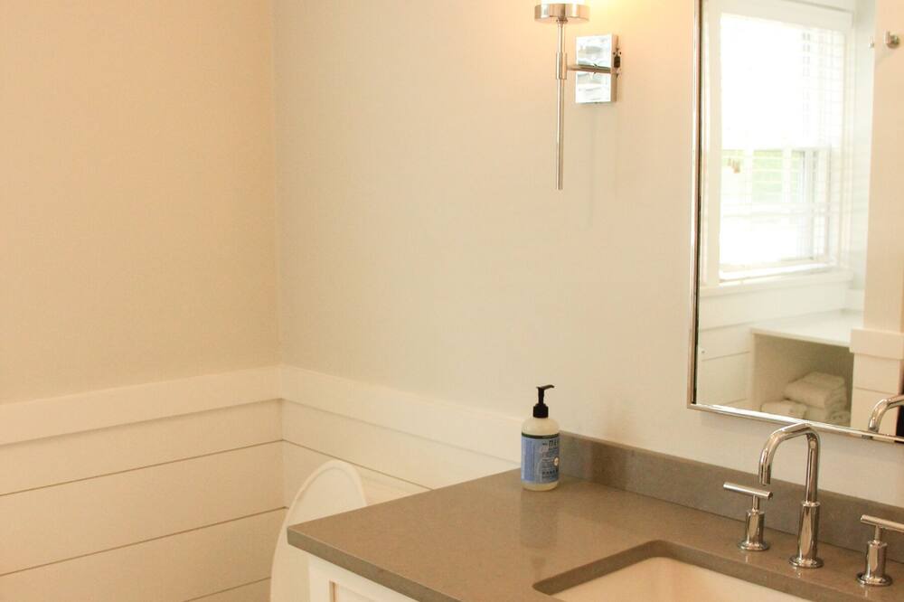 Photo of Bathroom in Brant Point