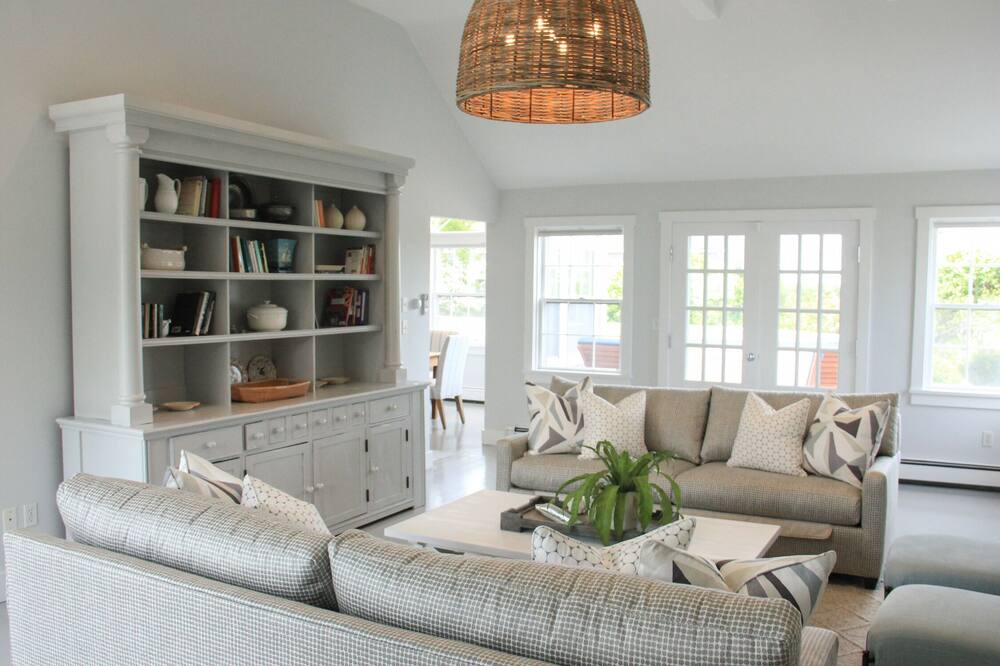 Photo of Livingroom in Brant Point