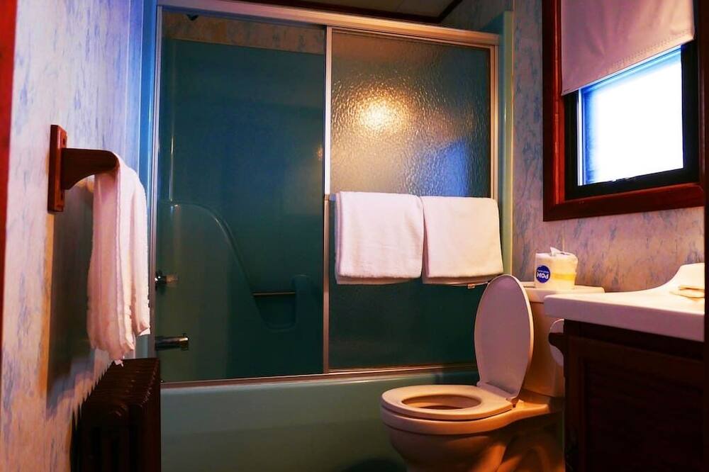 Photo of Bathroom in Oliverea