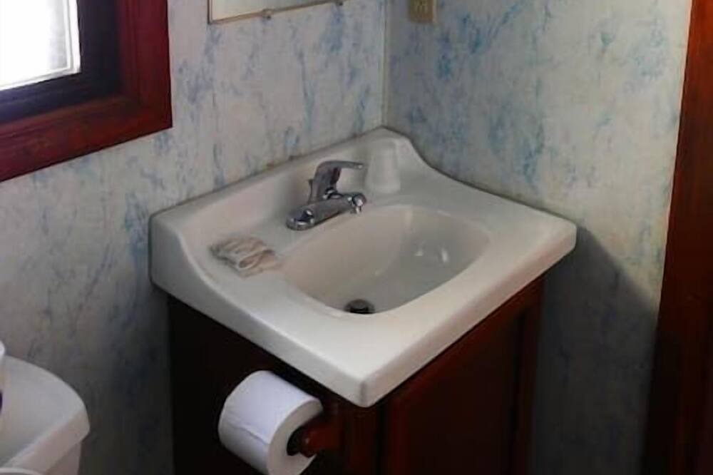 Photo of Bathroom in Oliverea