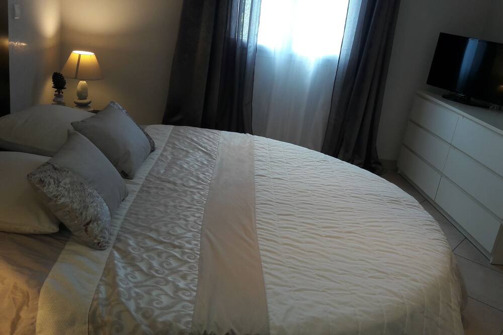 Photo of Bedroom in Pont-Saint-Esprit