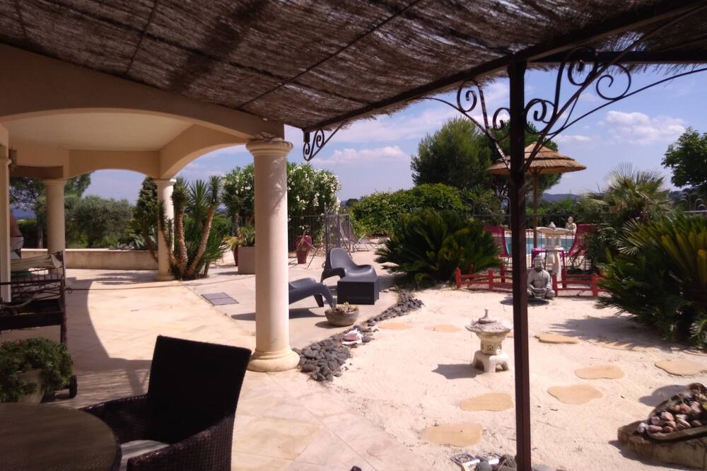 Photo of Outdoor in Pont-Saint-Esprit