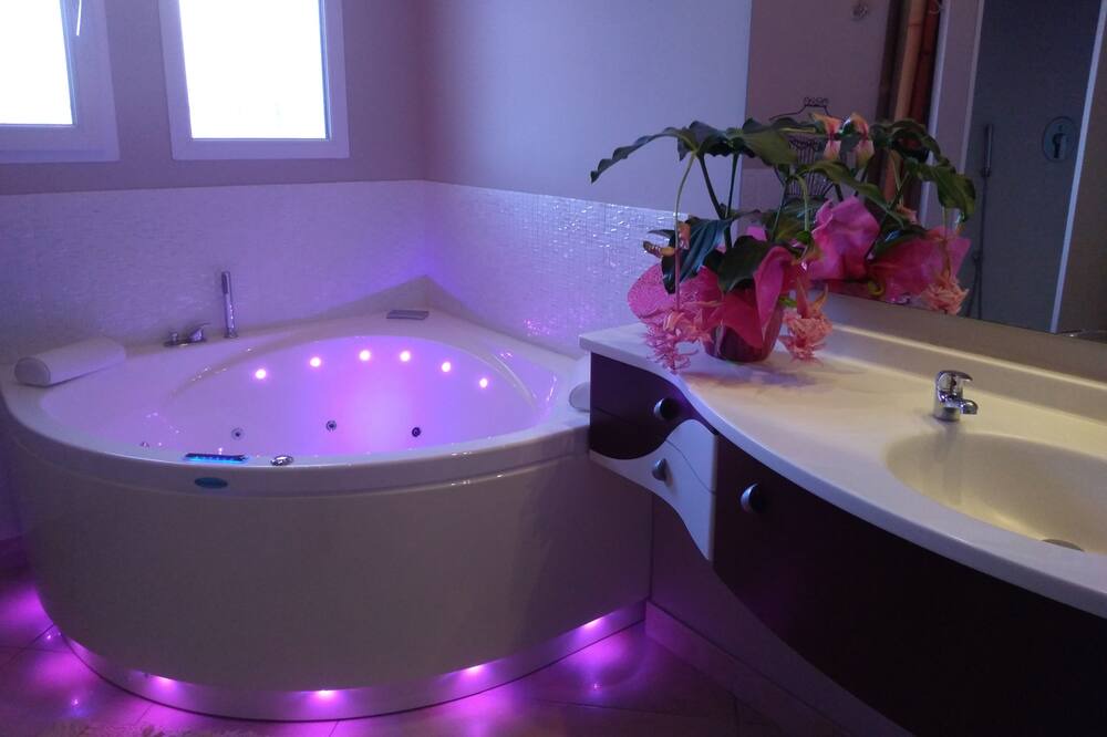 Photo of Bathroom in Pont-Saint-Esprit