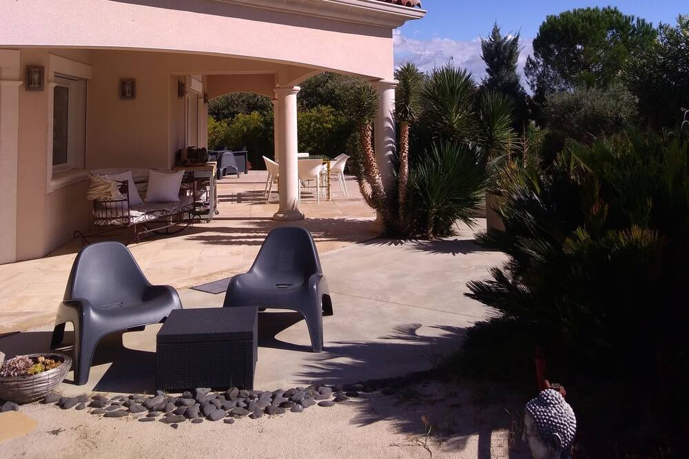 Photo of Outdoor in Pont-Saint-Esprit