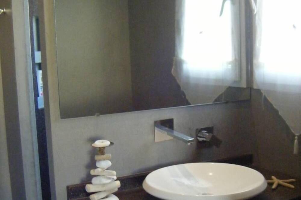 Photo of Bathroom in Pont-Saint-Esprit