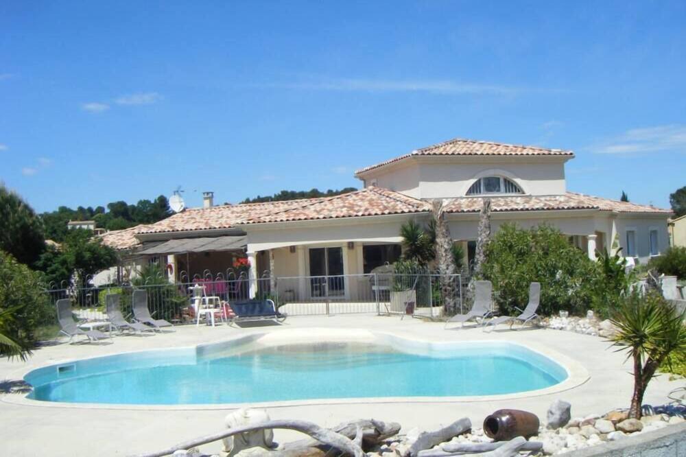 Photo of Outdoor in Pont-Saint-Esprit