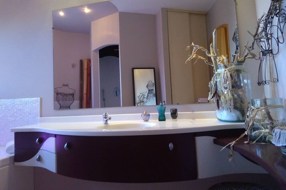 Photo of Bathroom in Pont-Saint-Esprit