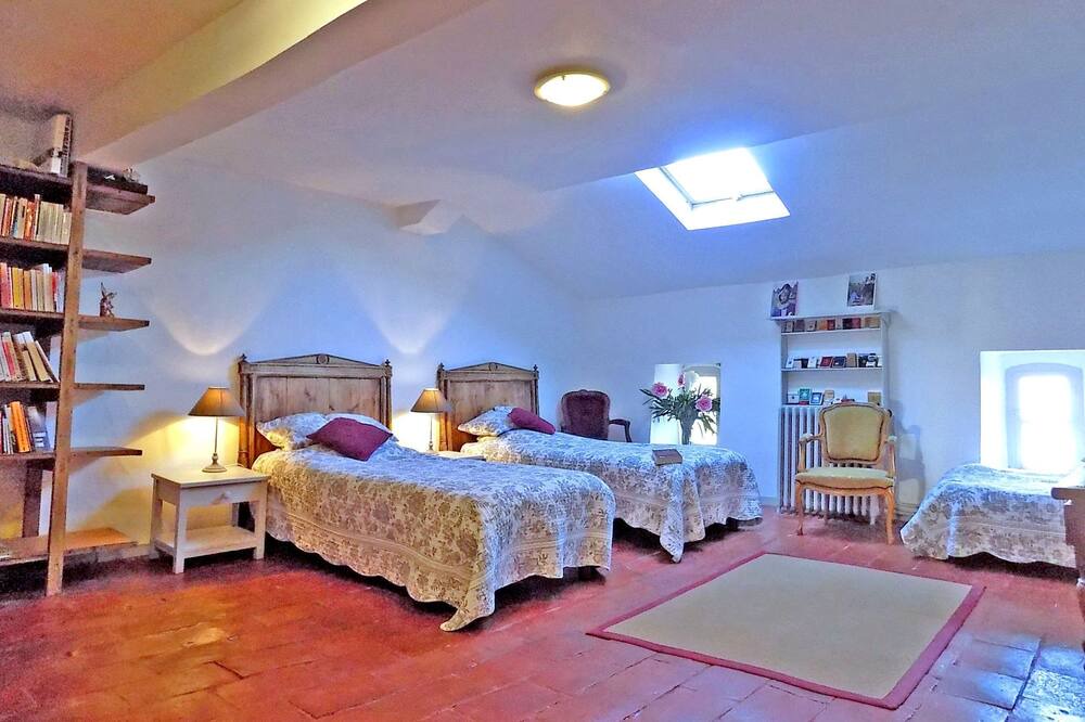 Photo of Bedroom in Castelnaudary