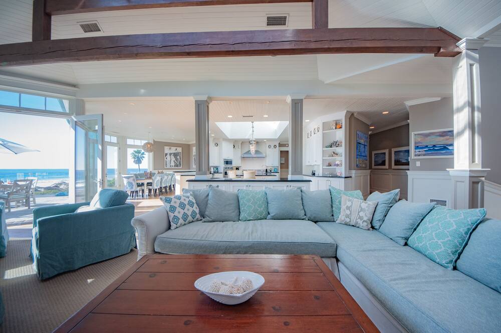 Photo of Livingroom in Western Malibu