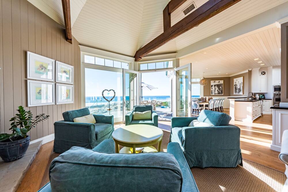 Photo of Livingroom in Western Malibu
