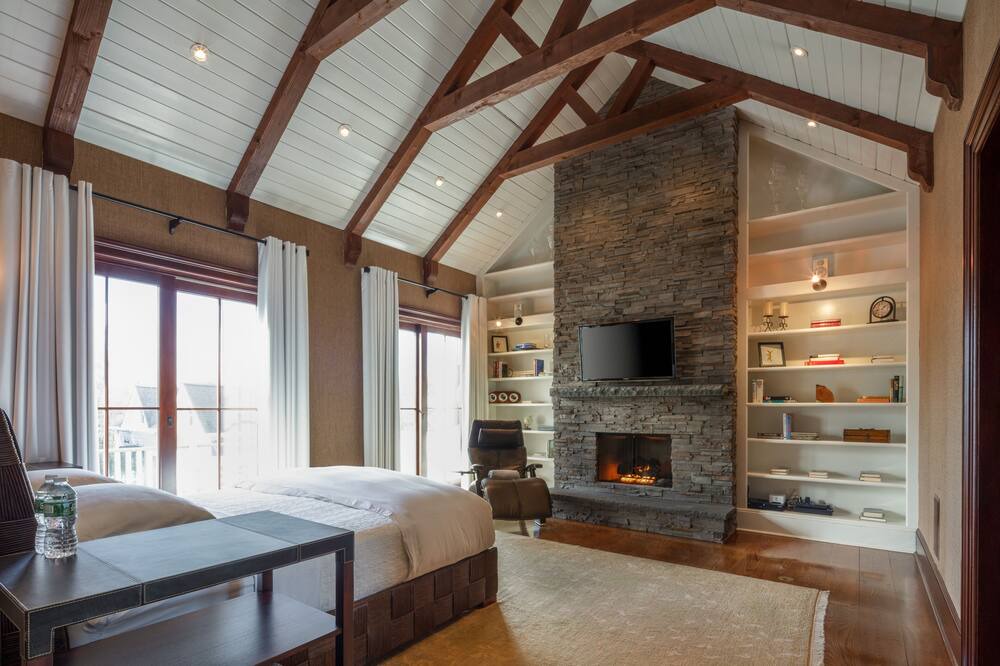 Photo of Livingroom in Village of Southampton