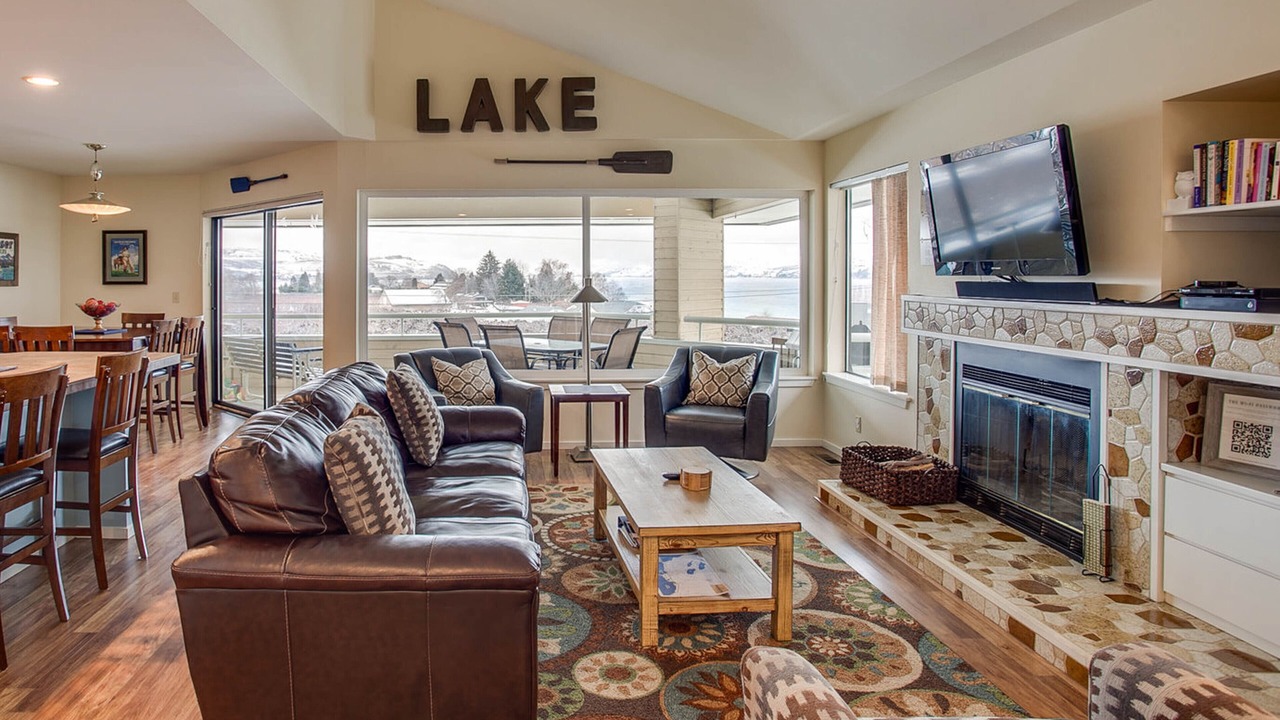 Photo of Livingroom in Wapato Point