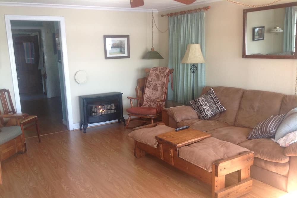 Photo of Livingroom in Red Creek