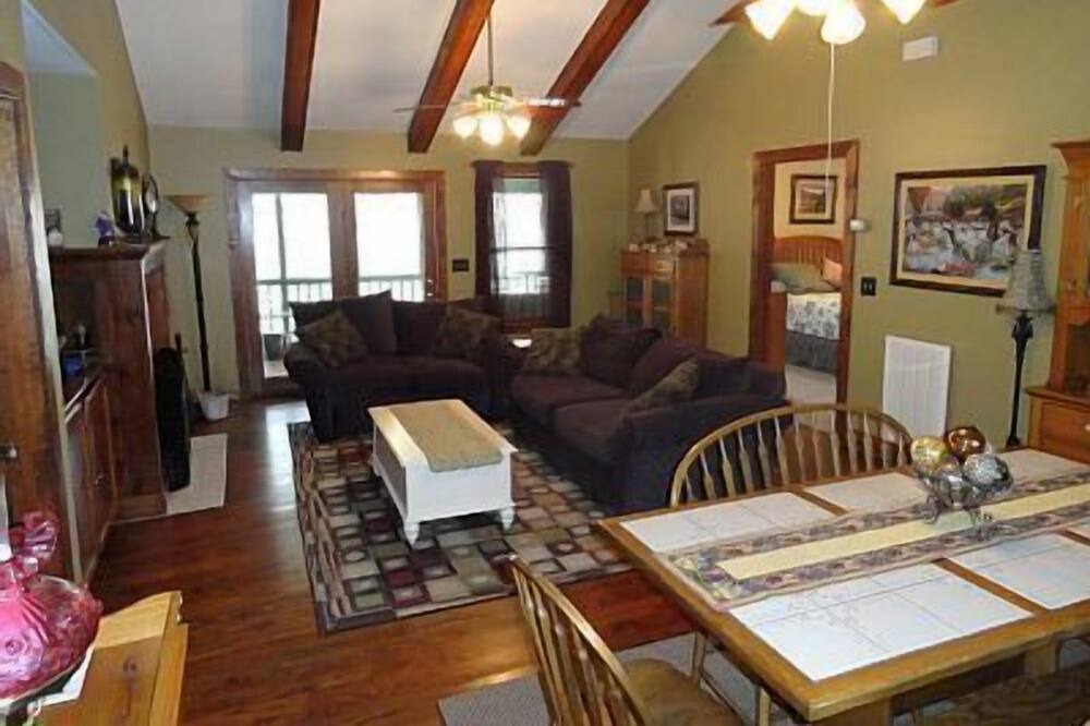 Photo of Livingroom in Townsend