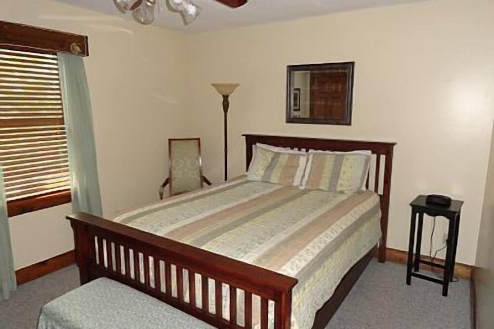 Photo of Bedroom in Townsend