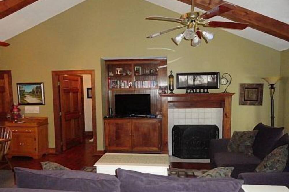 Photo of Livingroom in Townsend