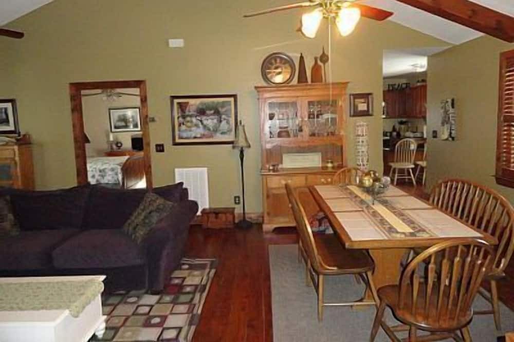 Photo of Livingroom in Townsend