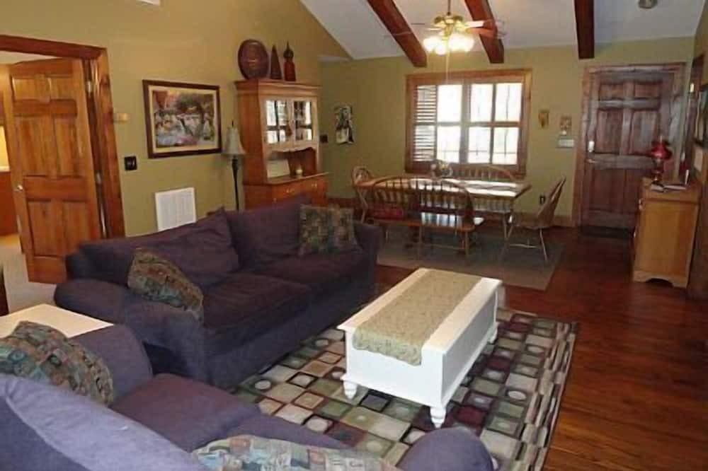 Photo of Livingroom in Townsend