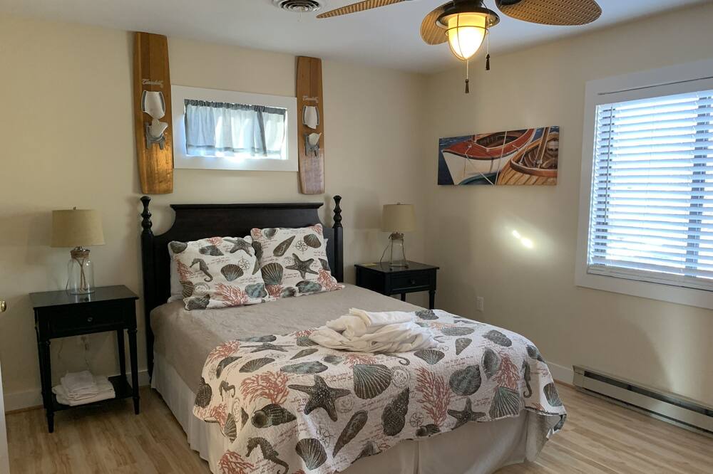 Photo of Bedroom in Deltaville