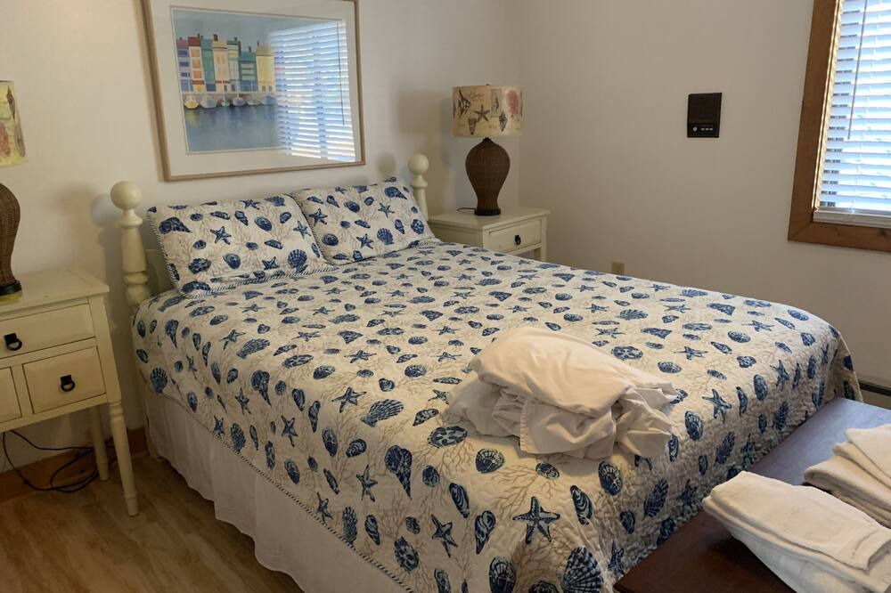 Photo of Bedroom in Deltaville
