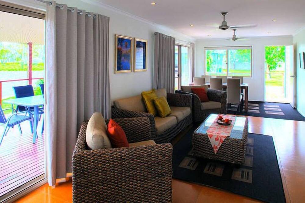 Photo of Livingroom in Tin Can Bay