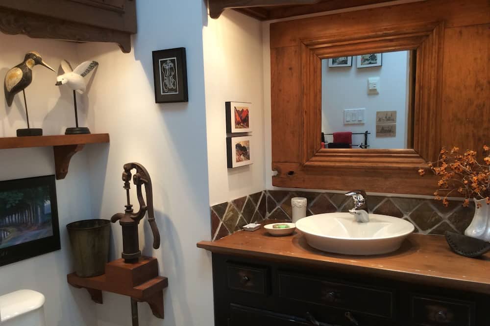 Photo of Bathroom in Val-des-Monts