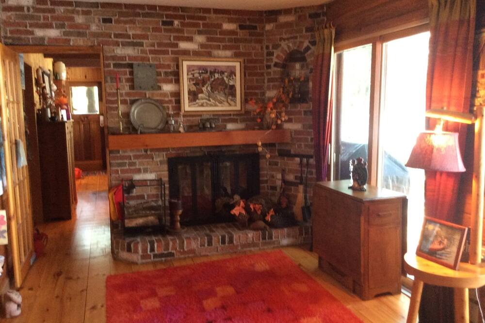 Photo of Livingroom in Val-des-Monts