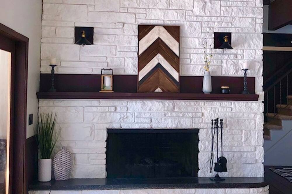 Photo of Livingroom in Pine Hollow