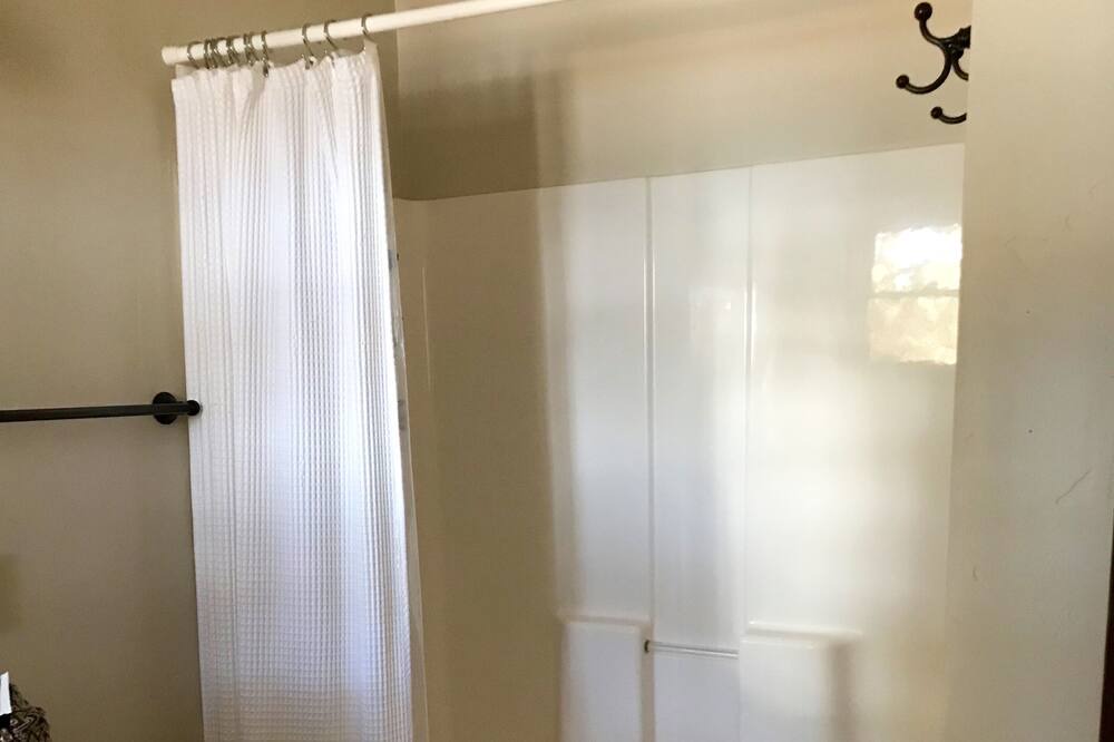 Photo of Bathroom in Pine Hollow